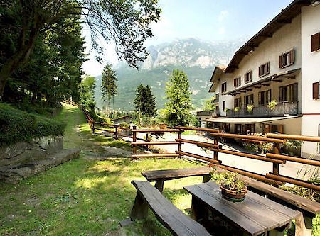 Albergo Il Castellino Boario Terme Buitenkant foto