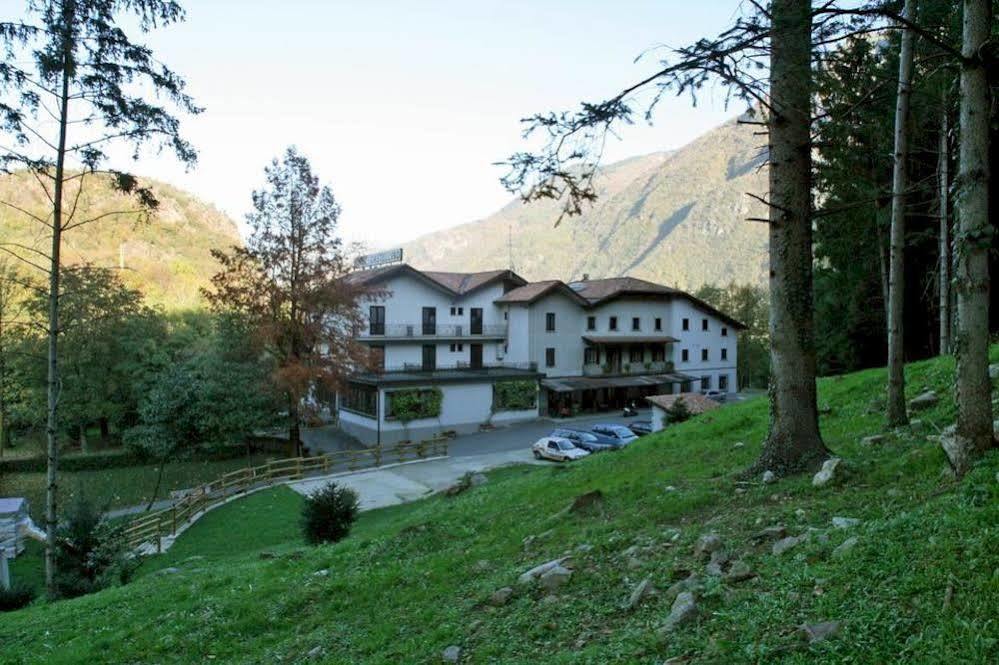 Albergo Il Castellino Boario Terme Buitenkant foto