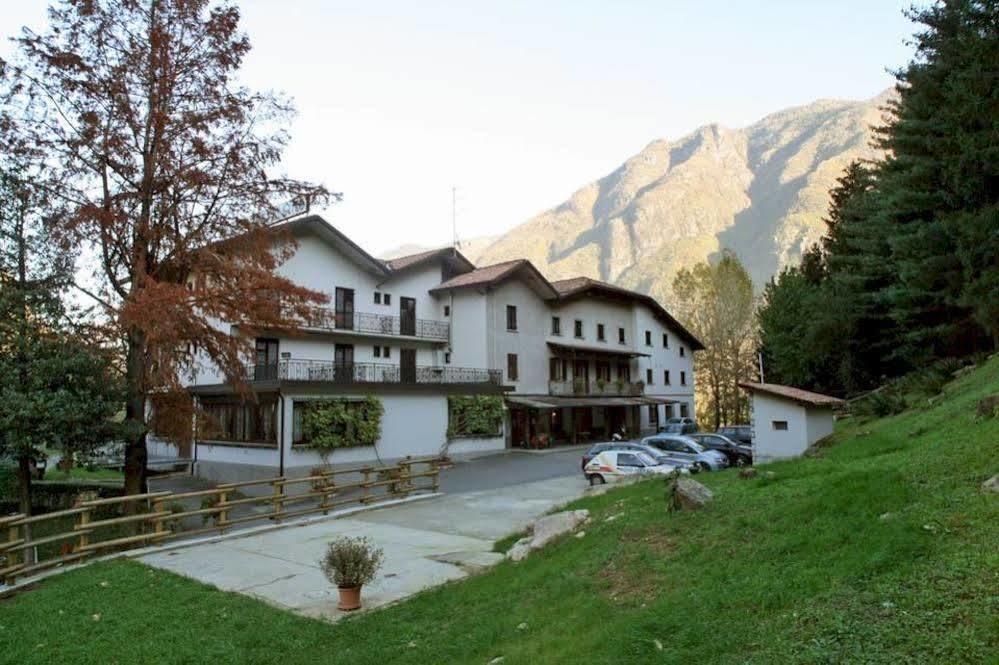 Albergo Il Castellino Boario Terme Buitenkant foto